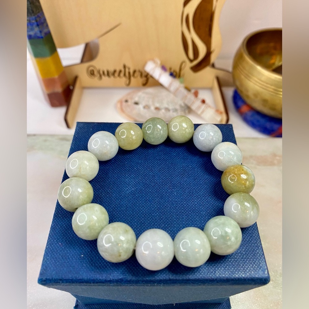 Mint Green Burmese Jade Round Bead Unisex Bracelet 12mm - Picture 3 of 8